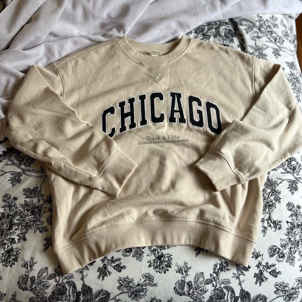 H&M Chicago crewneck sweatshirt cream & black